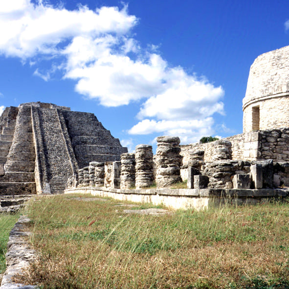 Visitar la zona arqueológica de Mayapan 